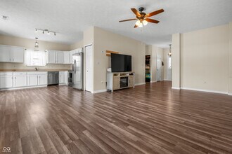 452 Southern Pines Dr in Whiteland, IN - Building Photo - Building Photo