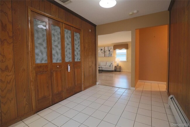 18 Strathmore Village Dr in Centereach, NY - Foto de edificio - Building Photo