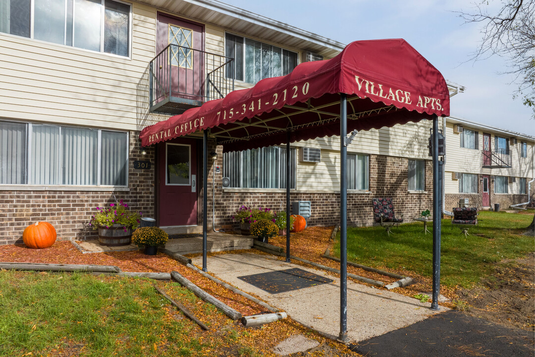 Village Apartments (St. Pt.) in Stevens Point, WI - Foto de edificio