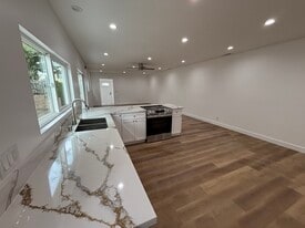 620 Brittania St in Los Angeles, CA - Building Photo