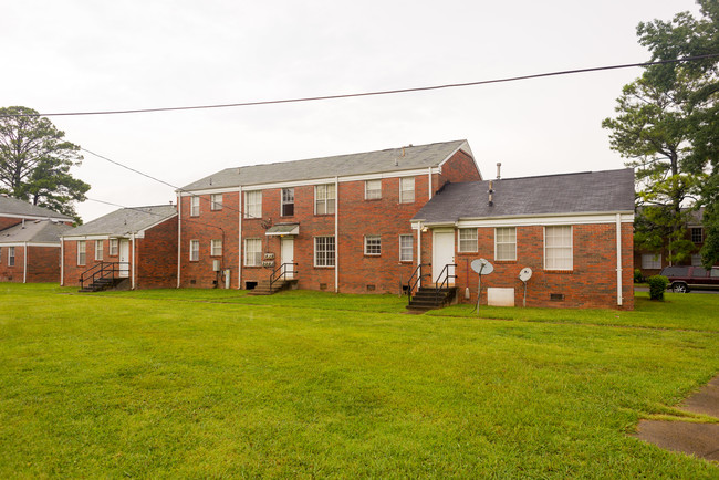 Cloverdale Garden Apartments in Bessemer, AL - Building Photo - Building Photo