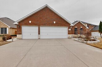 5452 Brazoria Dr in Grand Prairie, TX - Building Photo - Building Photo