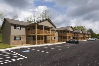 Pleasant View Apartments on Cherokee in Johnson City, TN - Building Photo - Building Photo