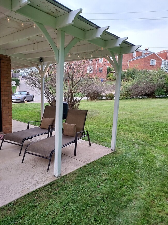 1060 Christopher St Rentals in Pittsburgh, PA