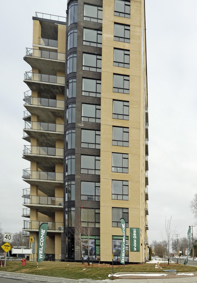 Tour de la Rive Boisée in Montréal, QC - Building Photo - Building Photo
