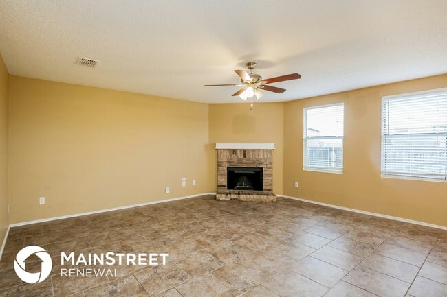 3124 Crimson Clover Dr in Lancaster, TX - Foto de edificio - Building Photo