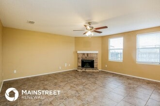 3124 Crimson Clover Dr, Unit 3 in Lancaster, TX - Foto de edificio - Building Photo