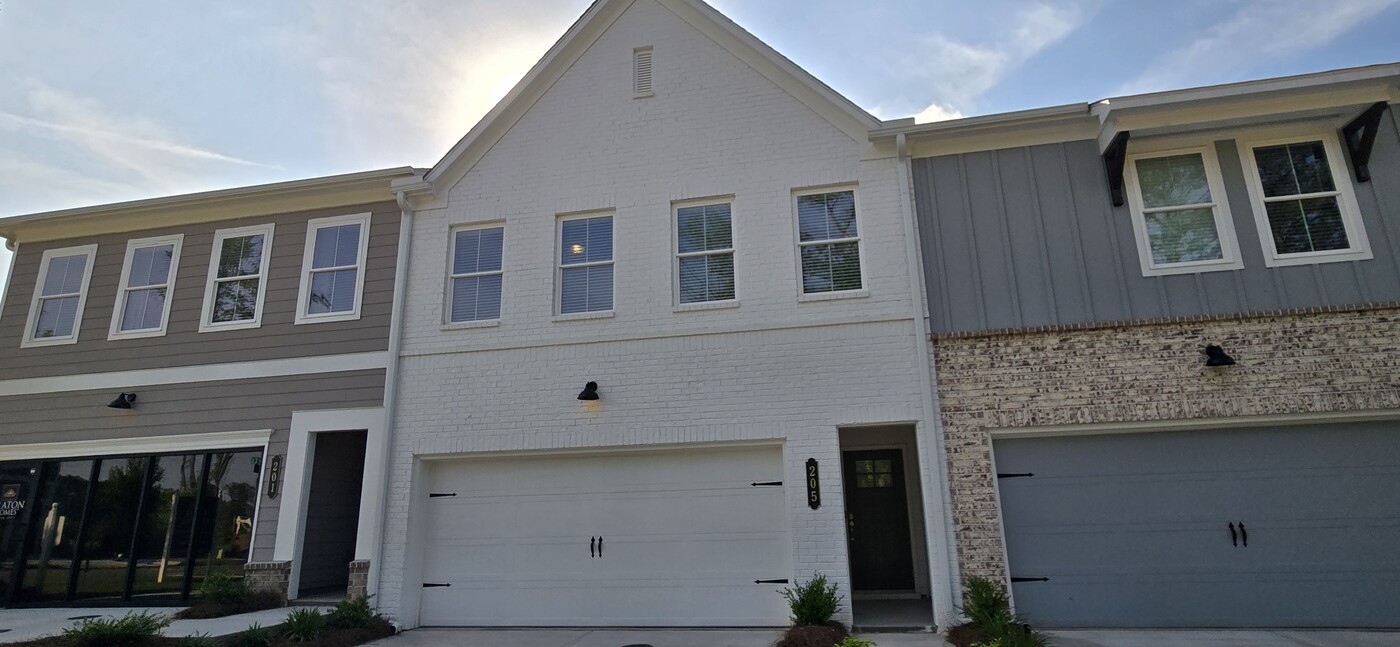 205 Admor Ln in Acworth, GA - Building Photo