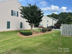 10240 Garmoyle St in Charlotte, NC - Building Photo - Building Photo