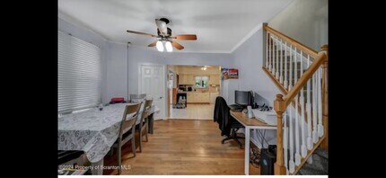 1727 Monroe Ave in Dunmore, PA - Foto de edificio - Building Photo