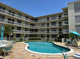 1131 SE 4th St in Boynton Beach, FL - Building Photo