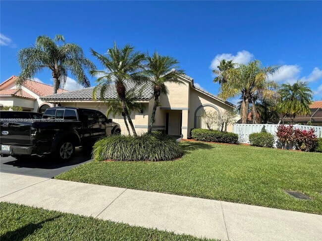 104 Executive Cir in Boynton Beach, FL - Building Photo - Building Photo