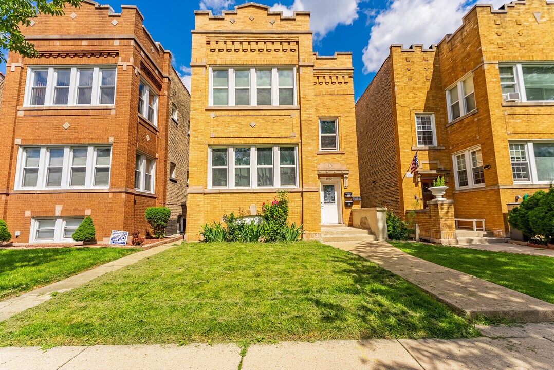 4820 W Wolfram St in Chicago, IL - Building Photo