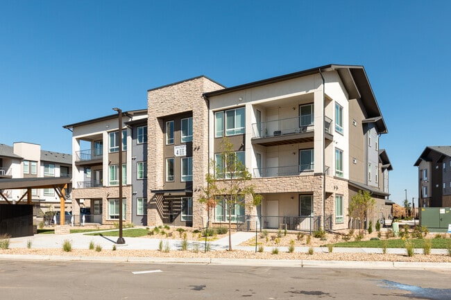 Ascend at Horizon Uptown in Aurora, CO - Foto de edificio - Building Photo