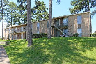 Santa Fe Trails Apartments in Huntsville, TX - Building Photo - Building Photo