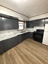 403 W 6th St in Cedar Falls, IA - Building Photo