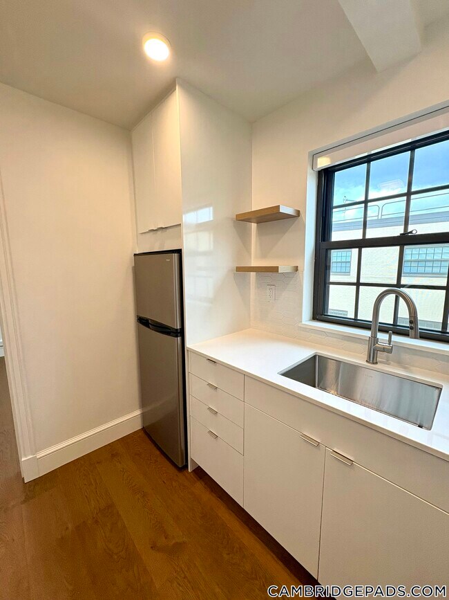 1200 Massachusetts Ave in Cambridge, MA - Foto de edificio - Building Photo