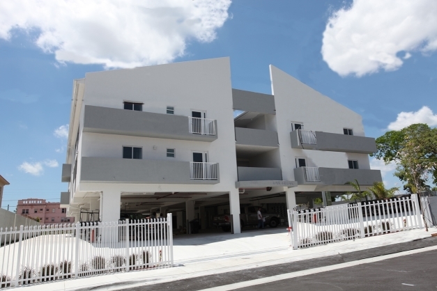 Las Villas Apartments in Miami, FL - Building Photo