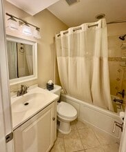 1663 Newton St NW, Unit 1 in Washington, DC - Foto de edificio - Building Photo