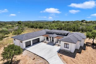 6425 Ranch Rd 962 W in Round Mountain, TX - Building Photo