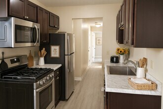 Twin Lakes Apartments in Robbinsdale, MN - Building Photo - Building Photo