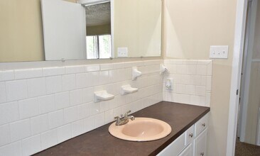 201 Lakeside Rd in Hot Springs, AR - Building Photo - Building Photo