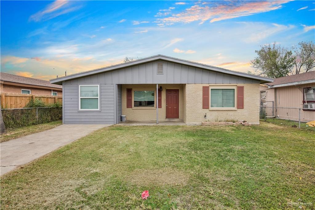 915 W Smith St in Edinburg, TX - Building Photo