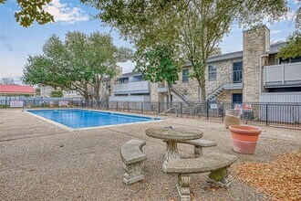 8267 Creekbend Dr in Houston, TX - Building Photo - Building Photo