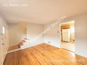 442 Brierly Ln in West Mifflin, PA - Building Photo - Building Photo