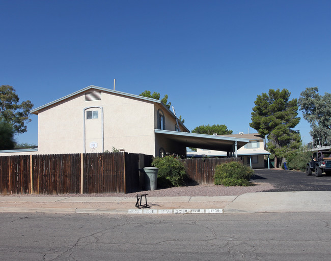 2123-2133 N Madelyn Cir in Tucson, AZ - Foto de edificio - Building Photo