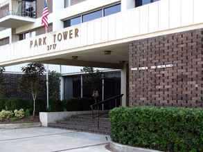 Park Tower in Birmingham, AL - Foto de edificio - Building Photo