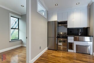 16 E 116th St in New York, NY - Building Photo - Building Photo