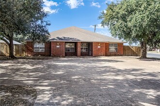 2000 Legacy Ln in College Station, TX - Building Photo - Building Photo