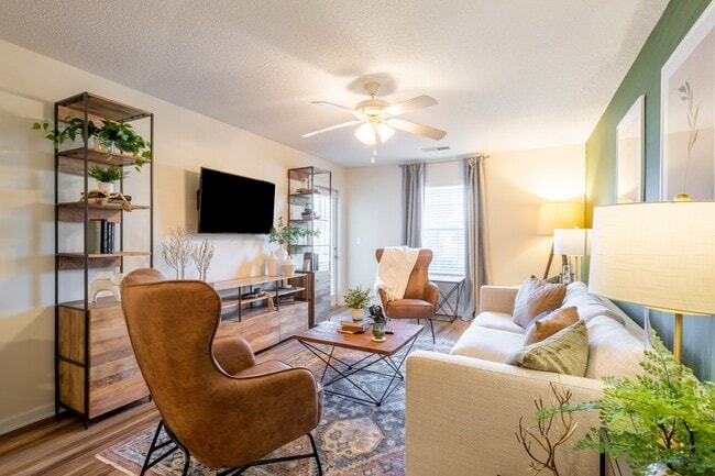 Hawthorne at the Hall in Rural Hall, NC - Foto de edificio - Building Photo