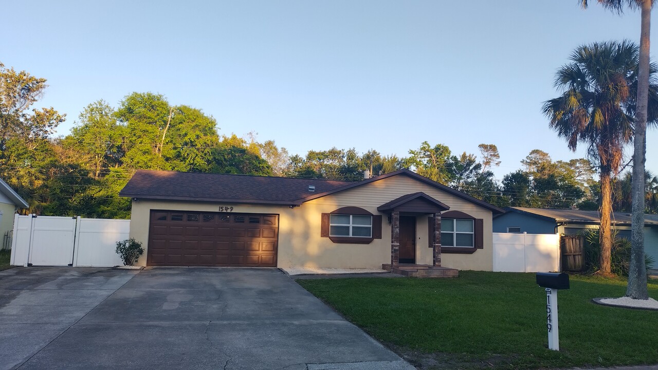 1549 Culverhouse Dr in Daytona Beach, FL - Building Photo