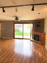 923 Sagamore Dr in Schaumburg, IL - Building Photo - Building Photo