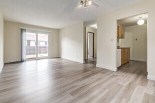 Huntington Townhomes in Edmonton, AB - Building Photo