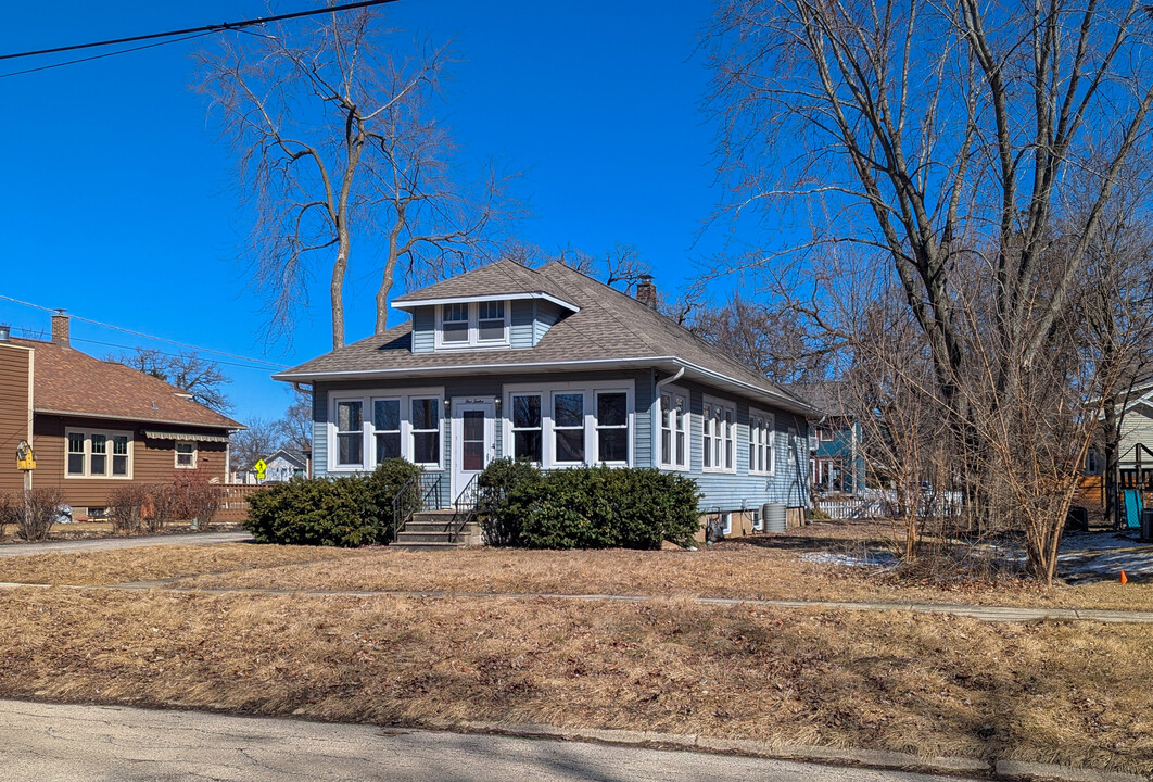 512 Lake St in Crystal Lake, IL - Building Photo