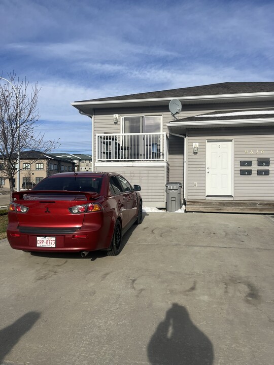 9836-9896 96 Ave in Grande Prairie, AB - Building Photo