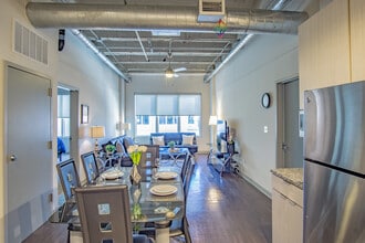 550 W Peachtree St NW in Atlanta, GA - Building Photo - Building Photo