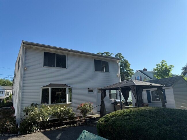 15 Pine St in Natick, MA - Building Photo - Building Photo