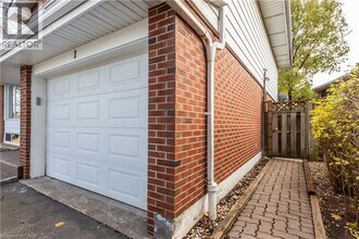 1 Isaac Ct in Hamilton, ON - Building Photo - Building Photo