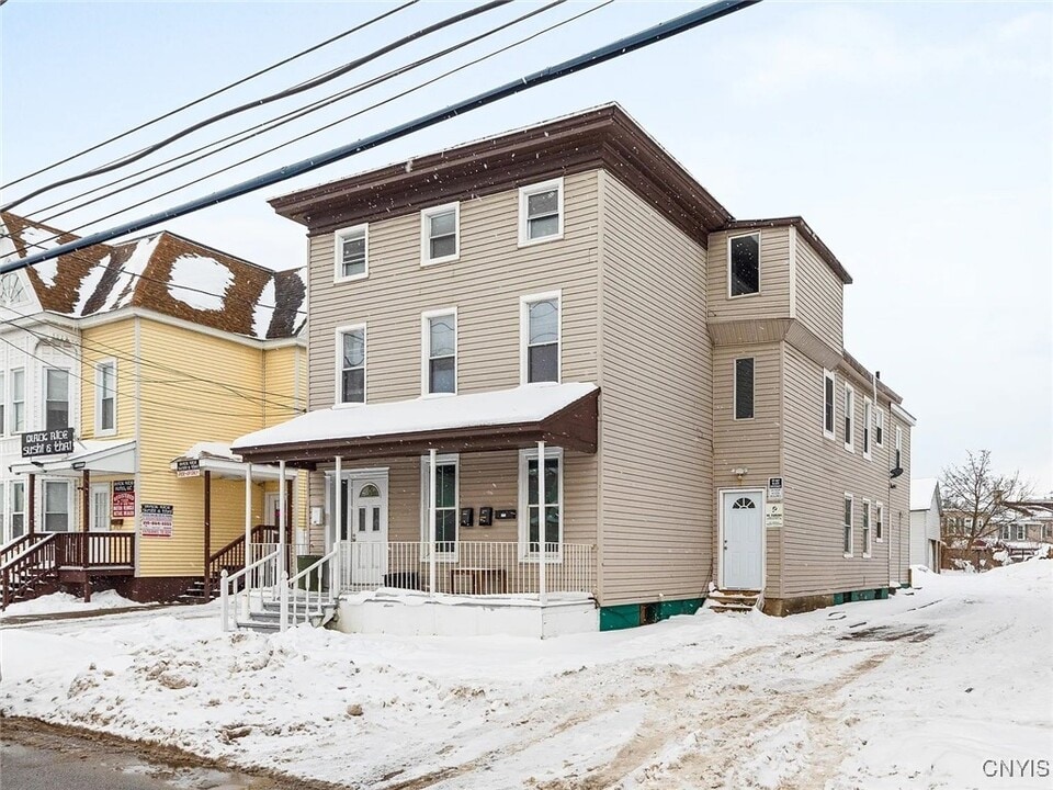 750 Bleecker St in Utica, NY - Building Photo