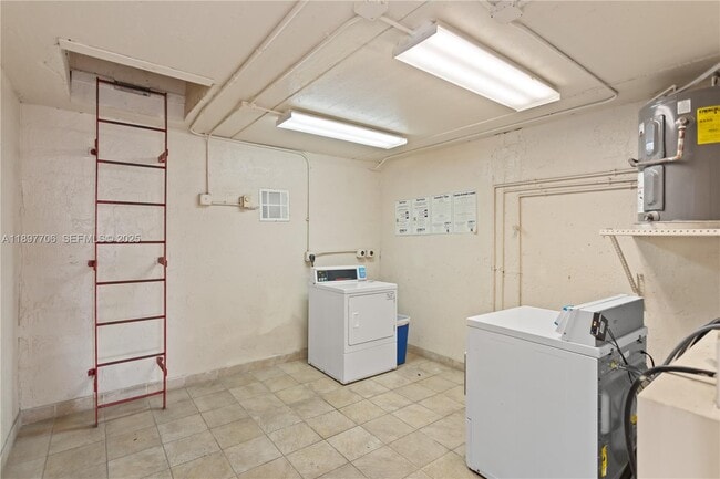 6065 NW 186th St in Hialeah, FL - Building Photo - Building Photo