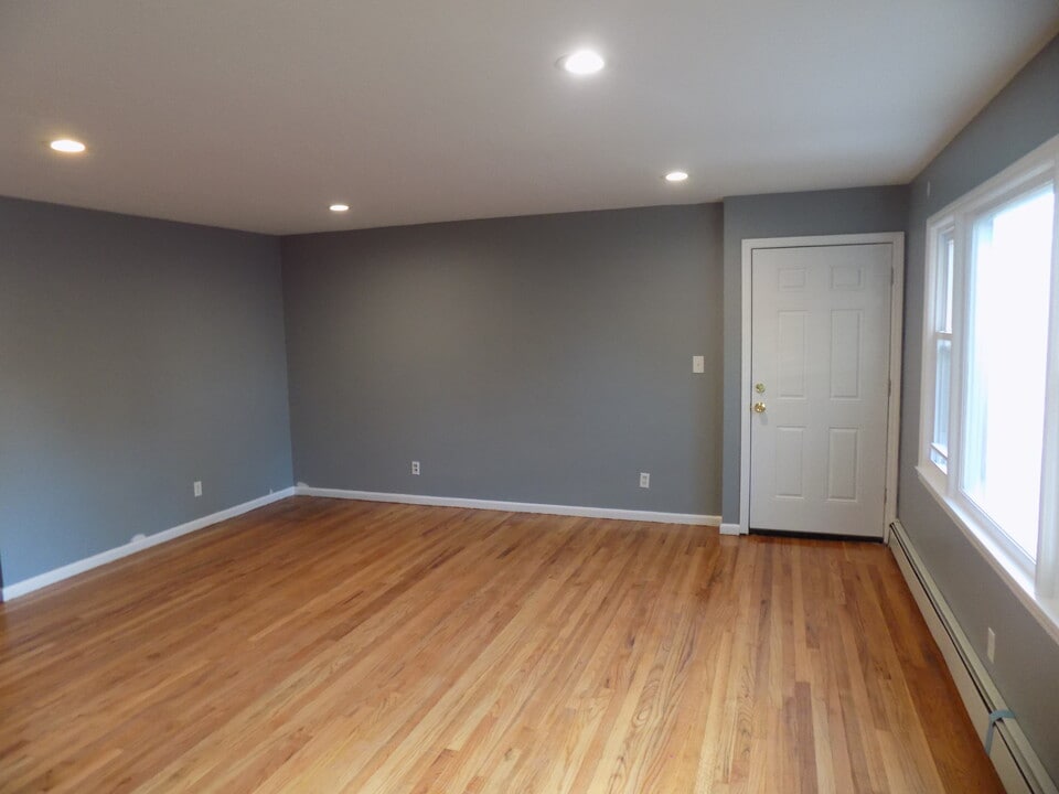 20 Toronto Ct in Maplewood, NJ - Foto de edificio