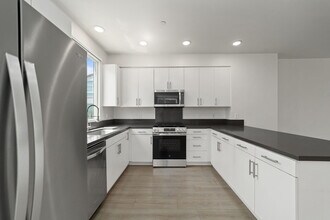 2581 Arvia St. #13 in Los Angeles, CA - Foto de edificio - Building Photo