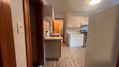 6 Smythe St, Unit 2 in Brookline, MA - Foto de edificio - Building Photo