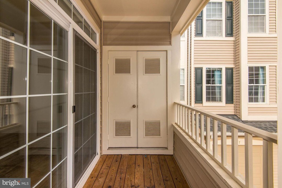 11404 Gate Hill Pl-Unit -C in Reston, VA - Building Photo