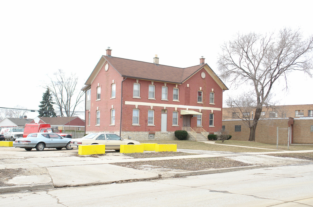 10067 Franklin Ave in Franklin Park, IL - Building Photo