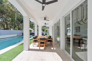 58 NE 45th St in Miami, FL - Building Photo